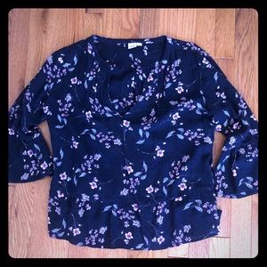 Flowy floral Gap top!